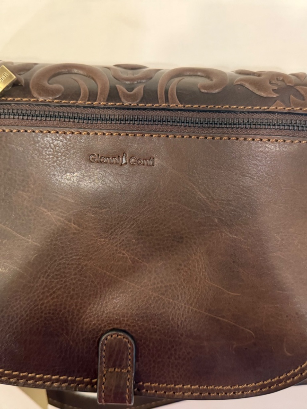 Gianni Conti Italian Leather Crossbody Saddle - Picture 7 of 7